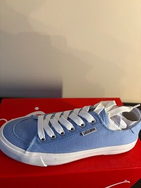 Hurley Women’s  Carrie low top in light blue size 8